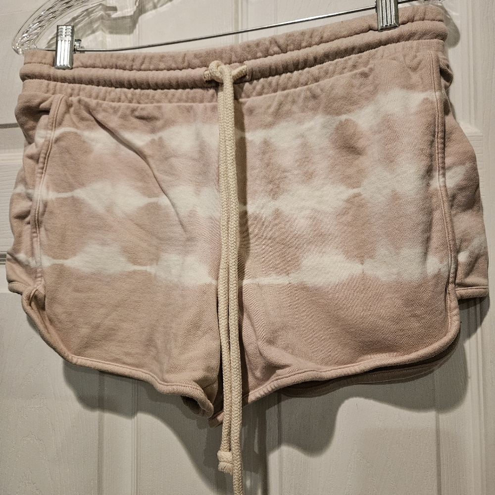 UNIVERSAL THREAD SHORTS